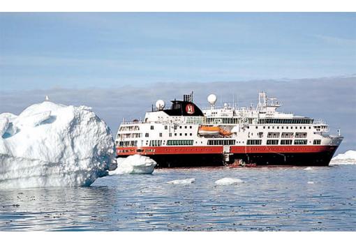 Por aguas plagadas de icebergs y rocas pero con seguridad
